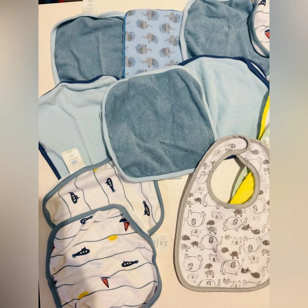 Baby Boy Cotton Bib‎ and Little Cleaning Towels Unbranded 17-Piece